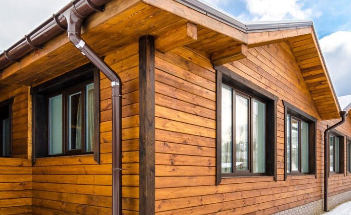 Фасад деревянного дома: выбор материалов, дизайн и советы