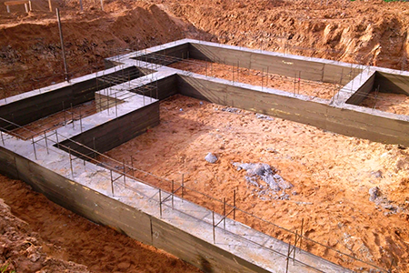 Фундамент под кирпичный дом: выбор, строительство и ключевые аспекты