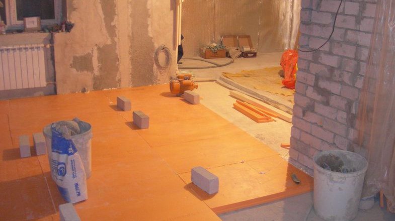 Как поднять пол в квартире своими руками