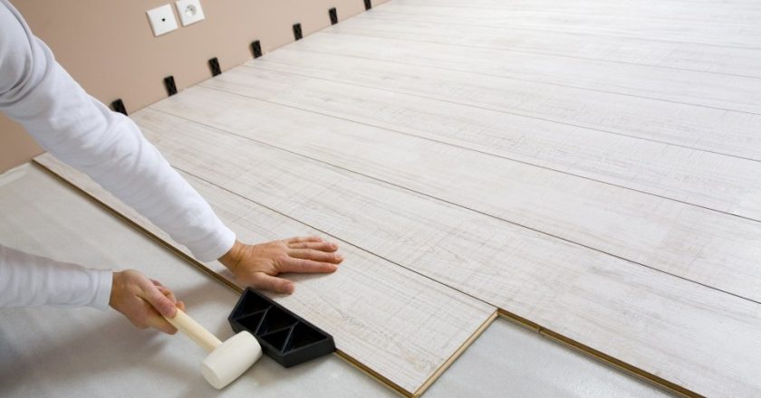 Как уложить ламинат на деревянный пол: пошаговая инструкция