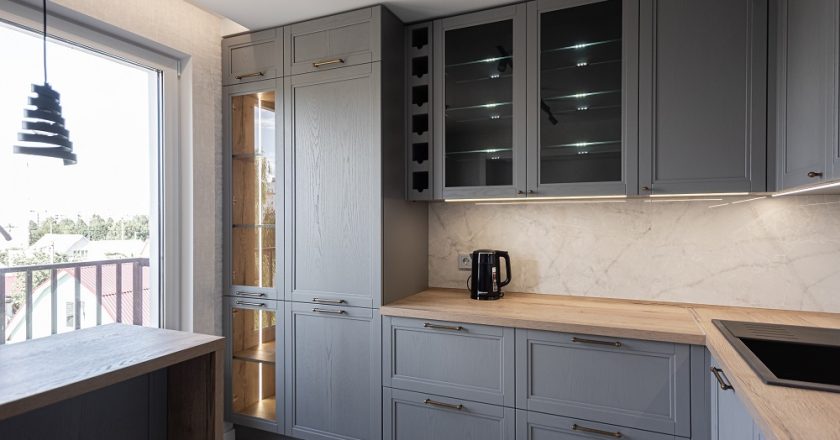 Кухонные пеналы: функциональность и стиль в дизайне кухни