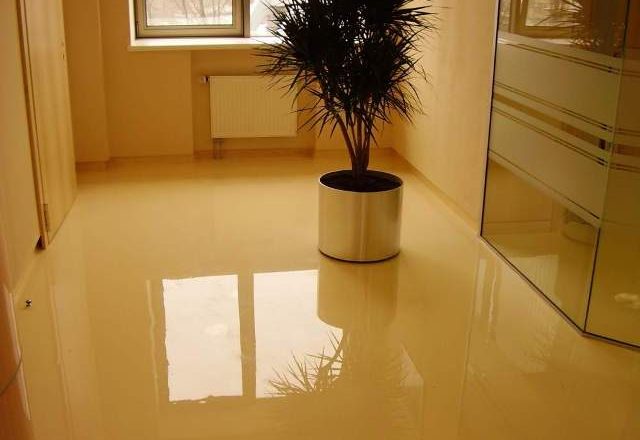 Наливной пол в квартире: преимущества, применение и уход