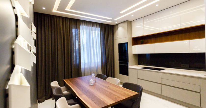 Потолок в кухне-гостиной: лучшие решения для дизайна