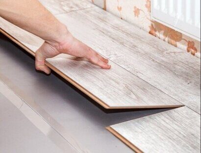 Сколько стоит укладка ламината: разбираемся в ценах и способах экономии