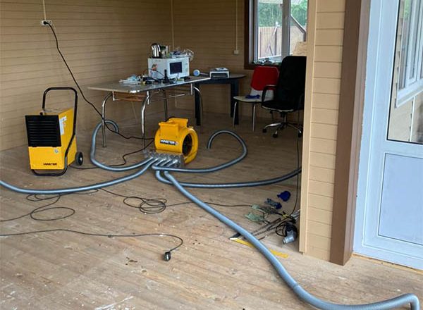 Затопили квартиру как высушить пол